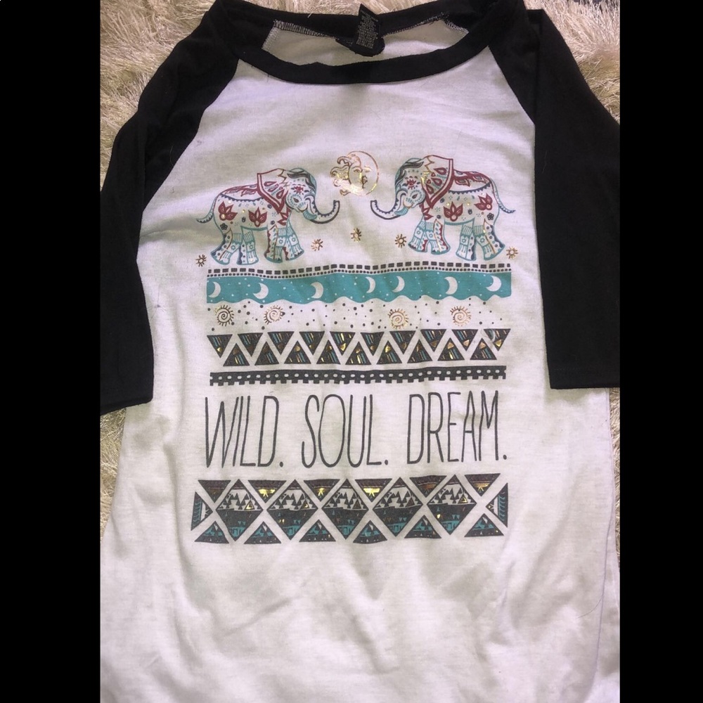Half sleeve shirt.